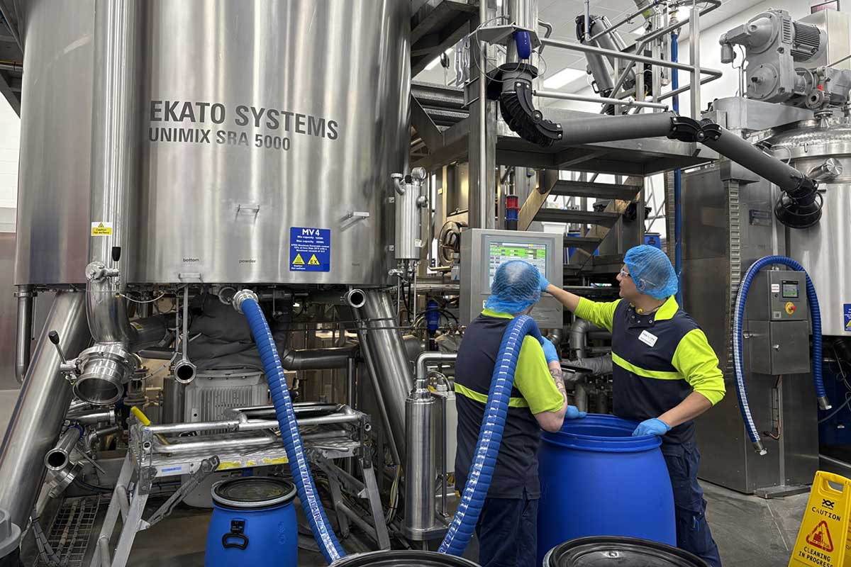 THG LABS bulk manufacturing team operating compounding vessel in advanced cosmetic production facility thumbnail