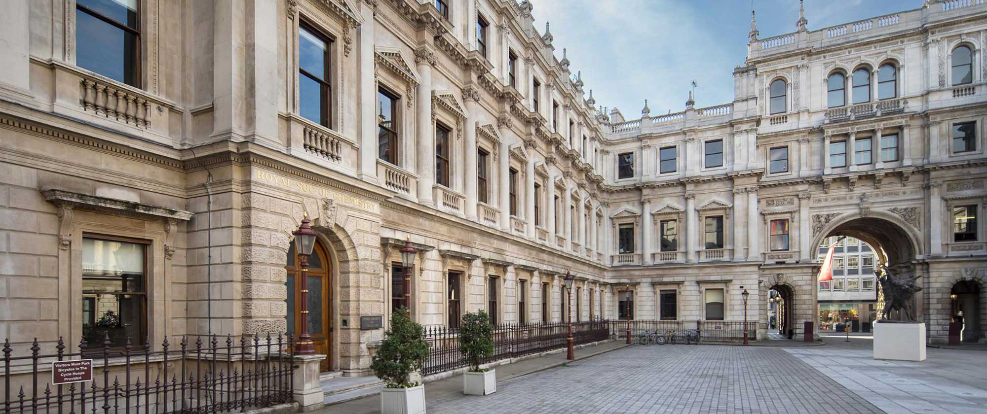 Header-Exterior of the Royal Society of Chemistry in London, venue for the SCS Mentoring Programme Closing Ceremony celebrating collaboration and professional development in the cosmetics industry.